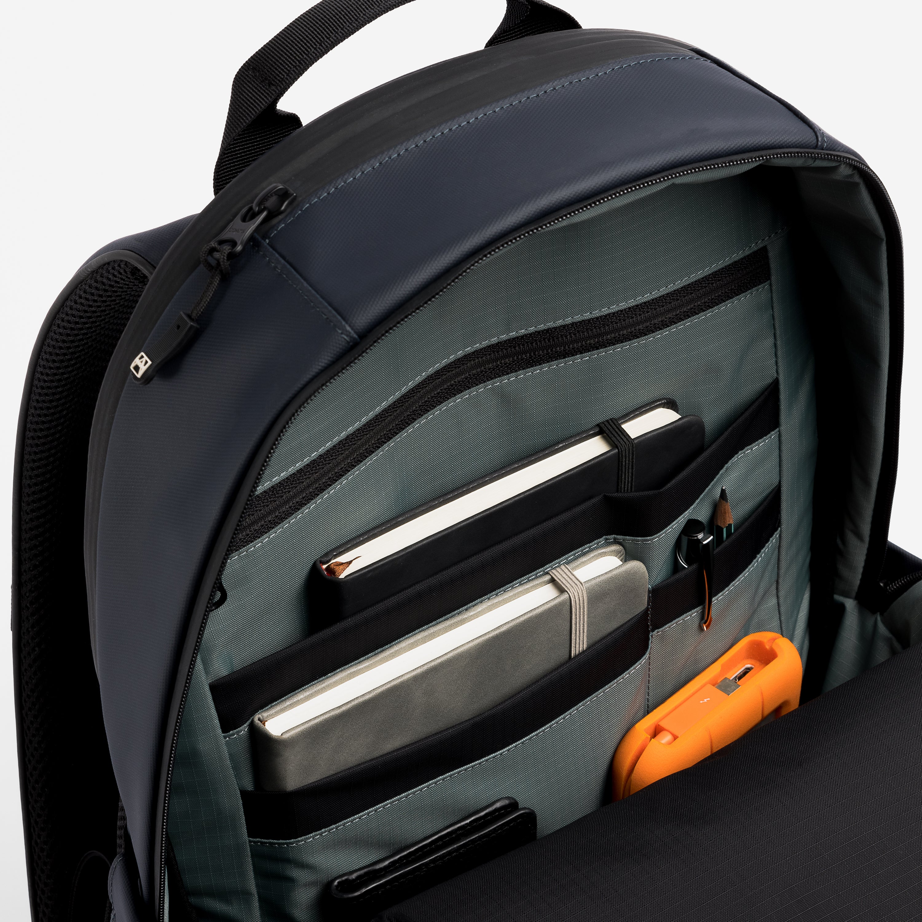 Everyday Backpack 15L - Image 33