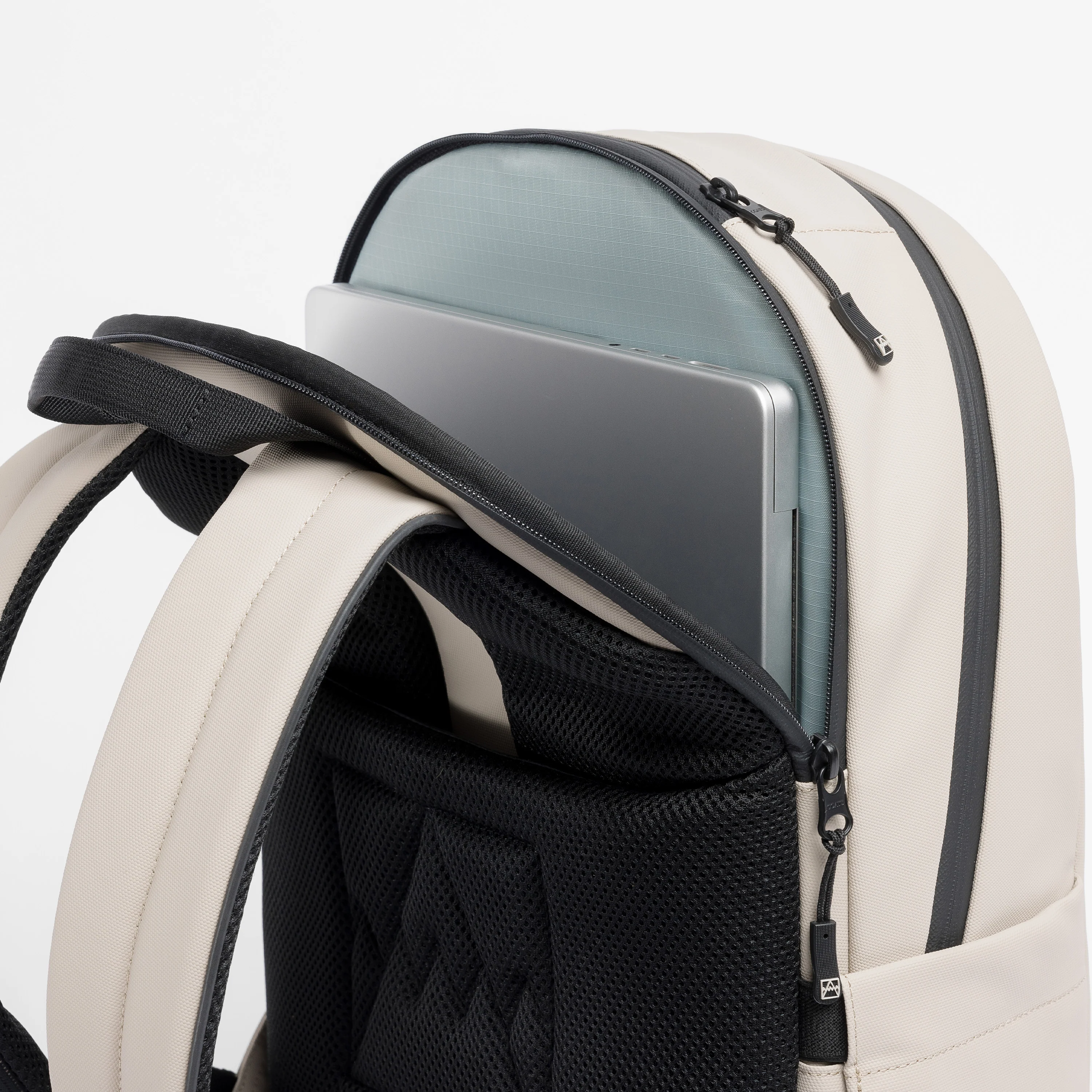 Everyday Backpack 15L - Image 43