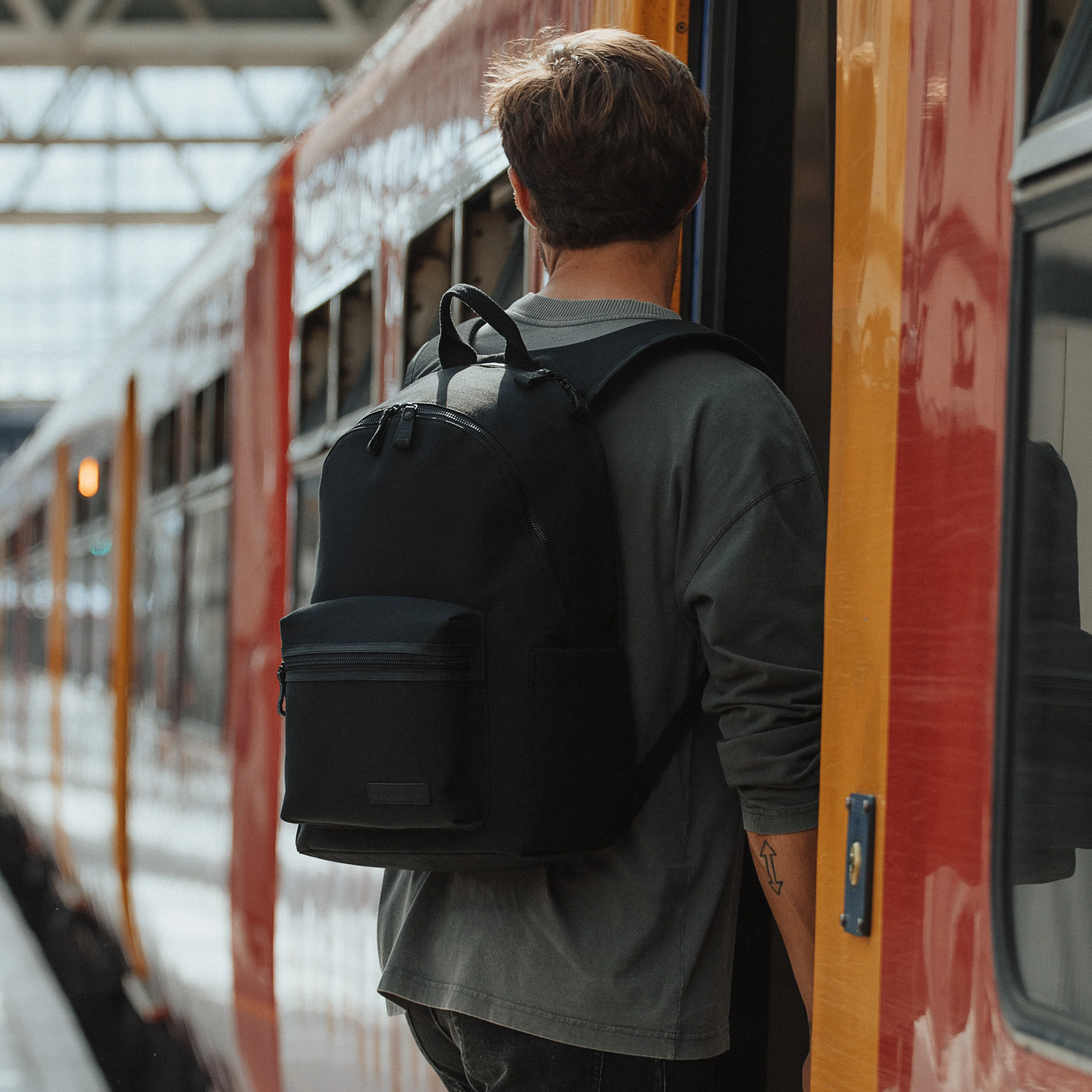 Commuter Backpack 20L - Image 13