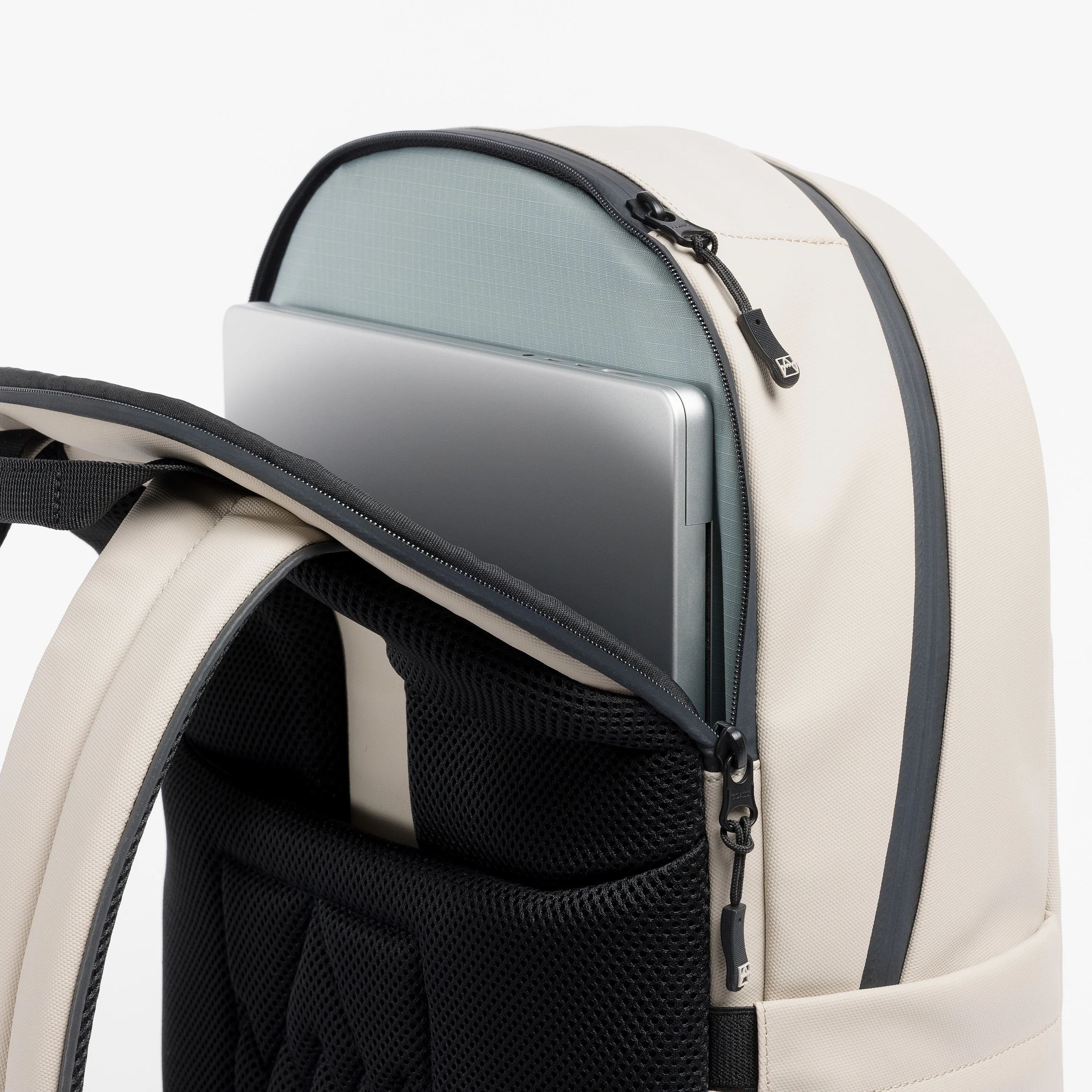 Everyday Backpack 20L - Image 49
