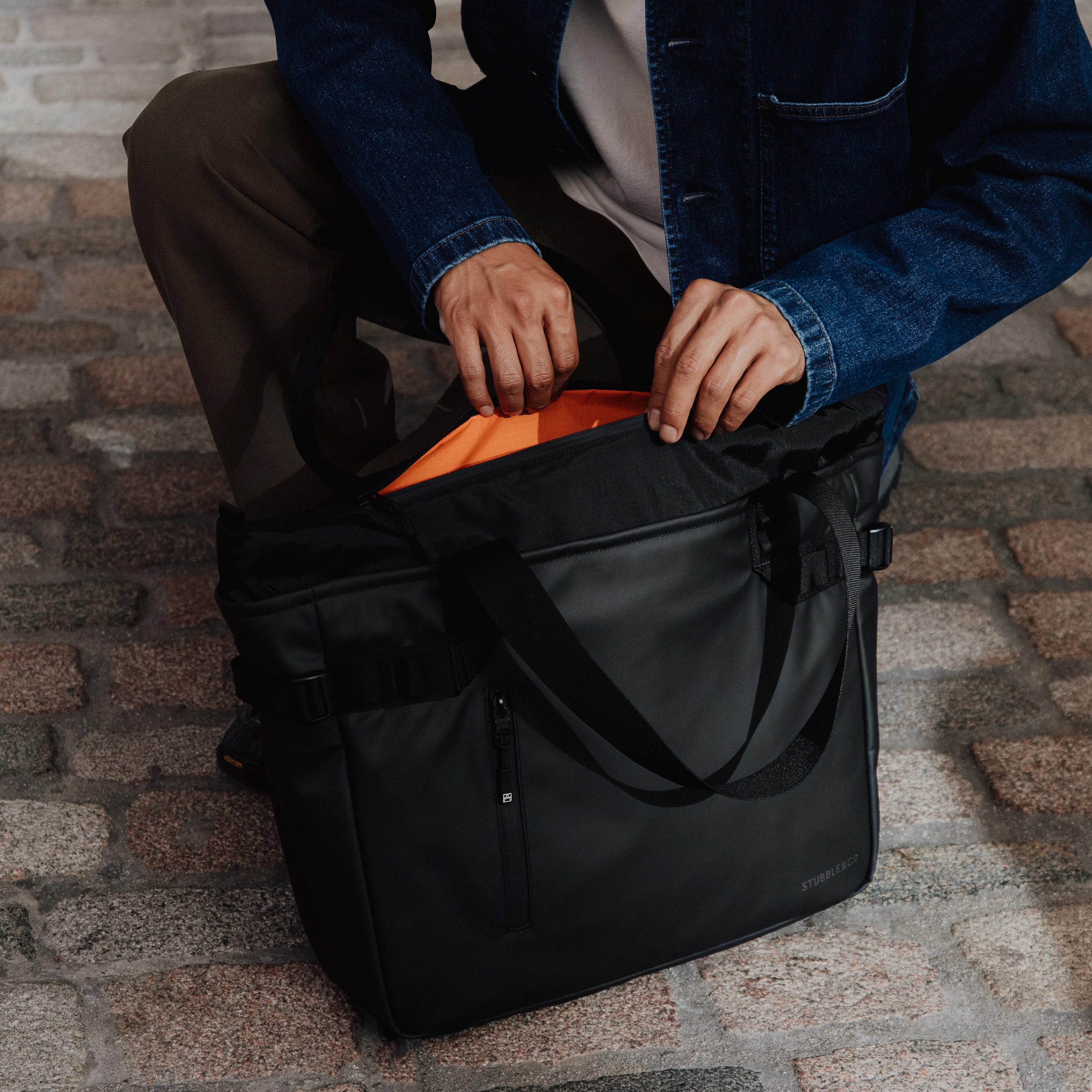 Laptop Tote 20L - Image 11