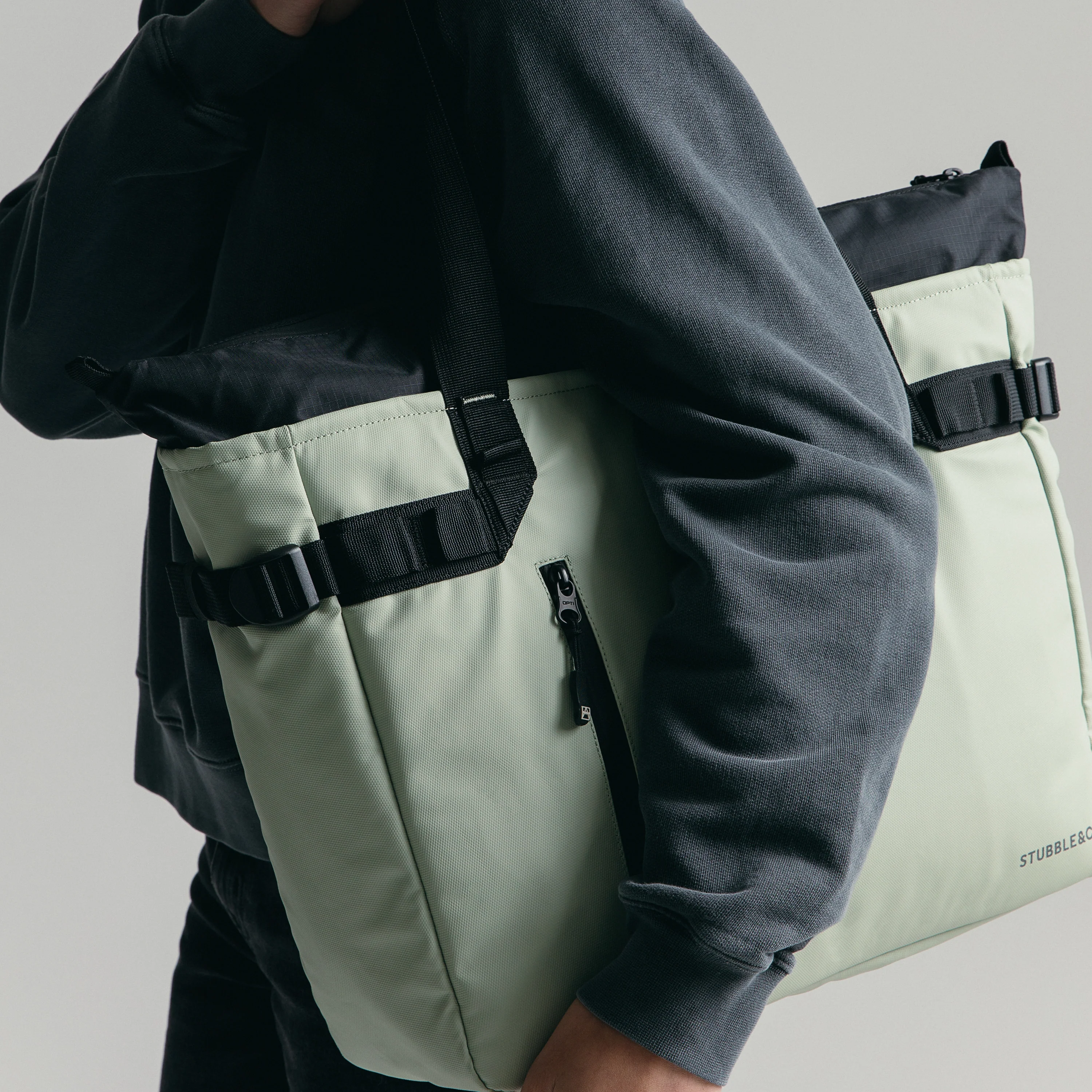 Laptop Tote 20L - Image 18
