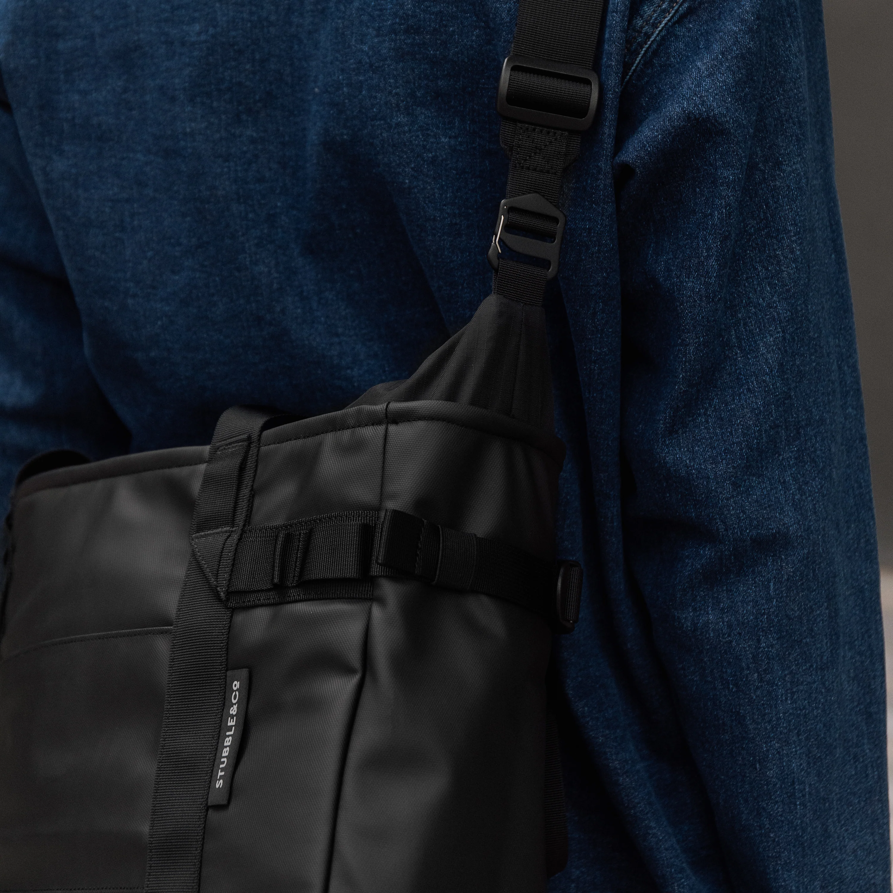Laptop Tote 20L - Image 35