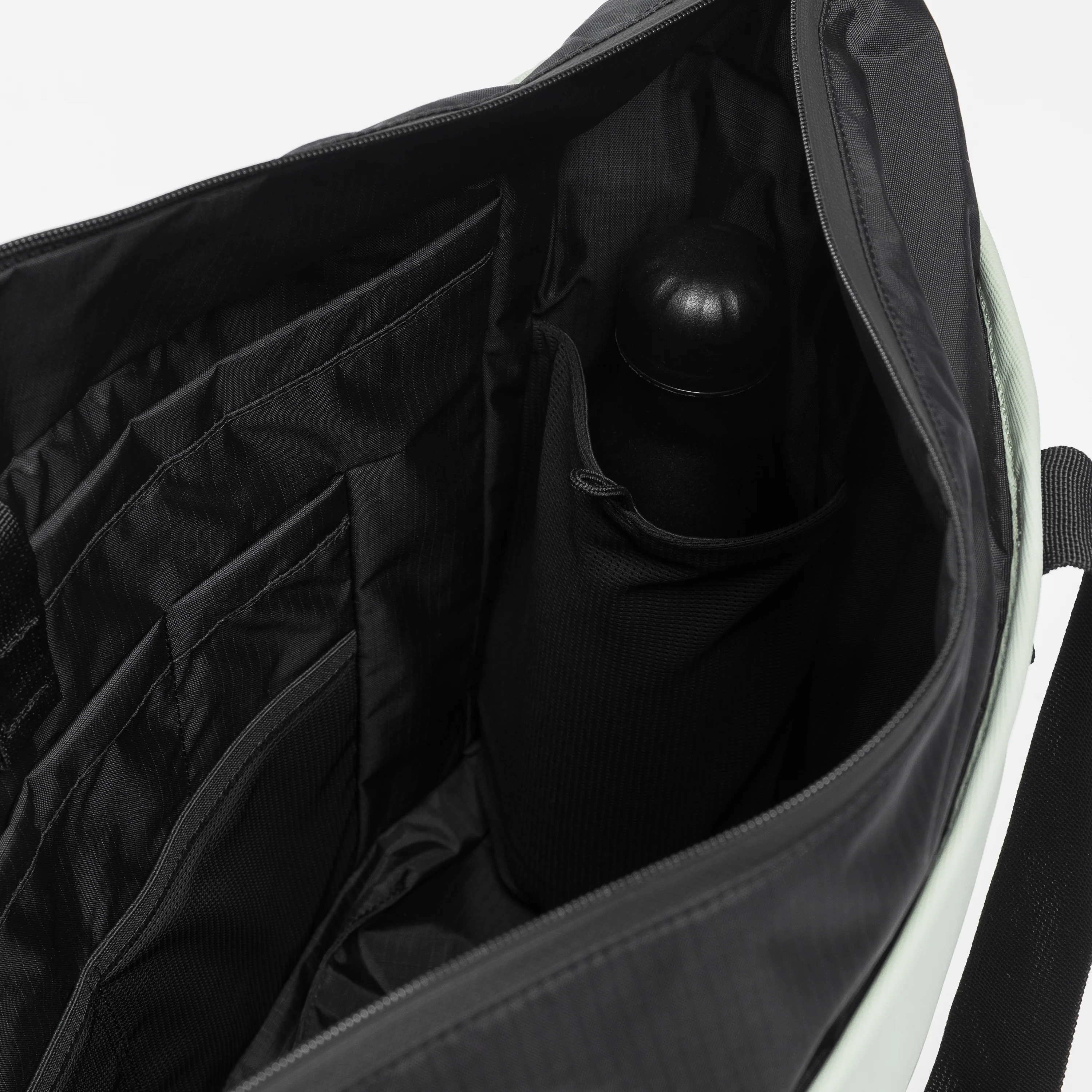 Laptop Tote 20L - Image 37