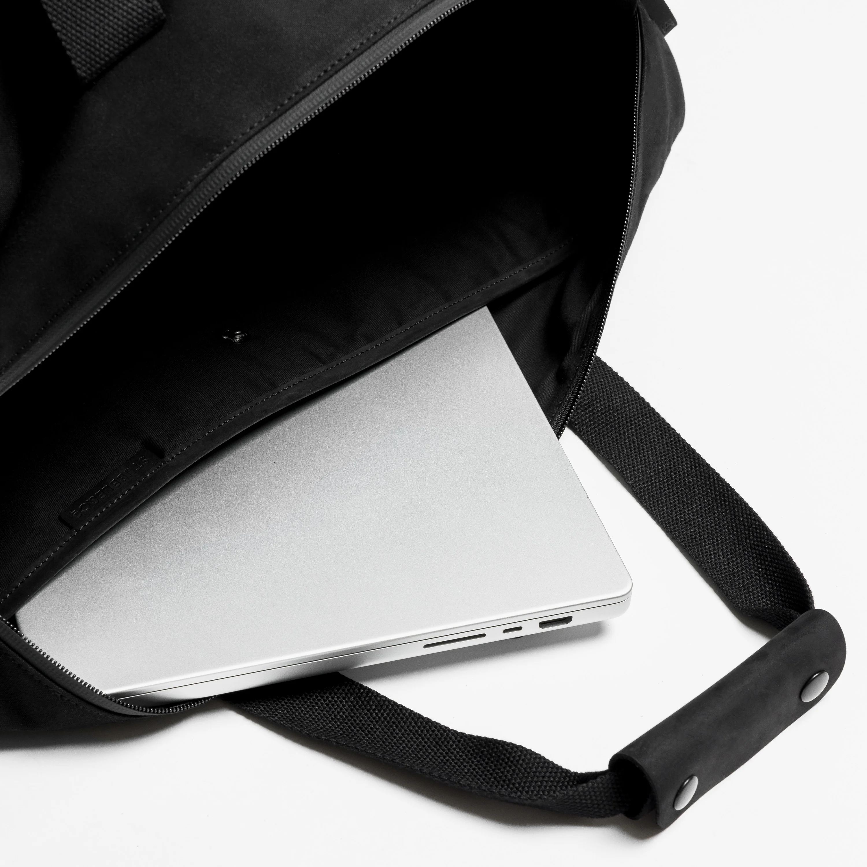 Weekender Duffel 30L - Image 111